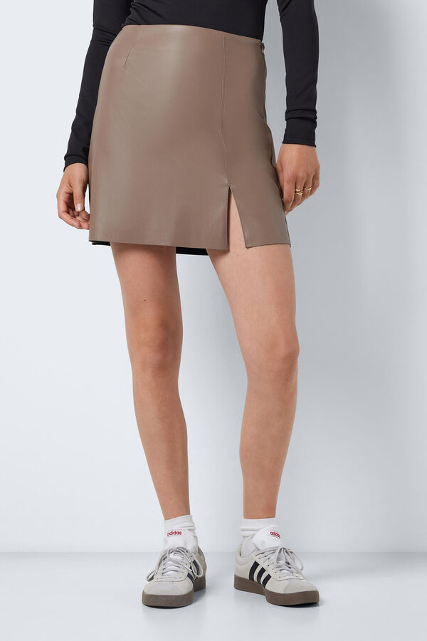 Noisy May Saia curta polipele cru