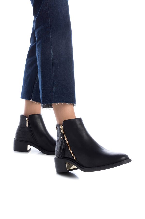 XTI Botin vestir con adorno cremallera negro