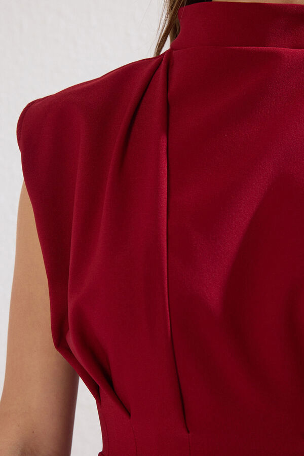 Trendyol Vestido tubo midi burdeos