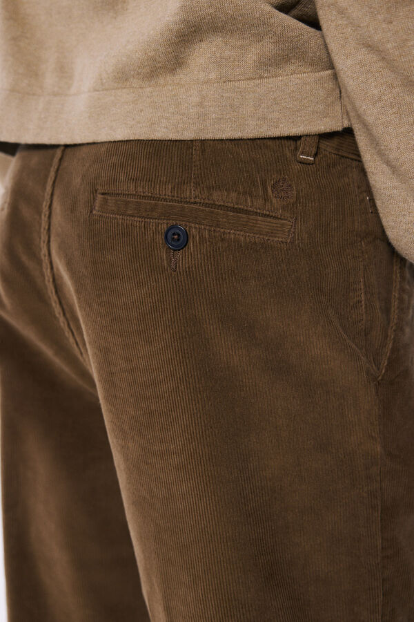 Springfield cal&ccedil;as chino de veludo lavadas e confort&aacute;veis camel