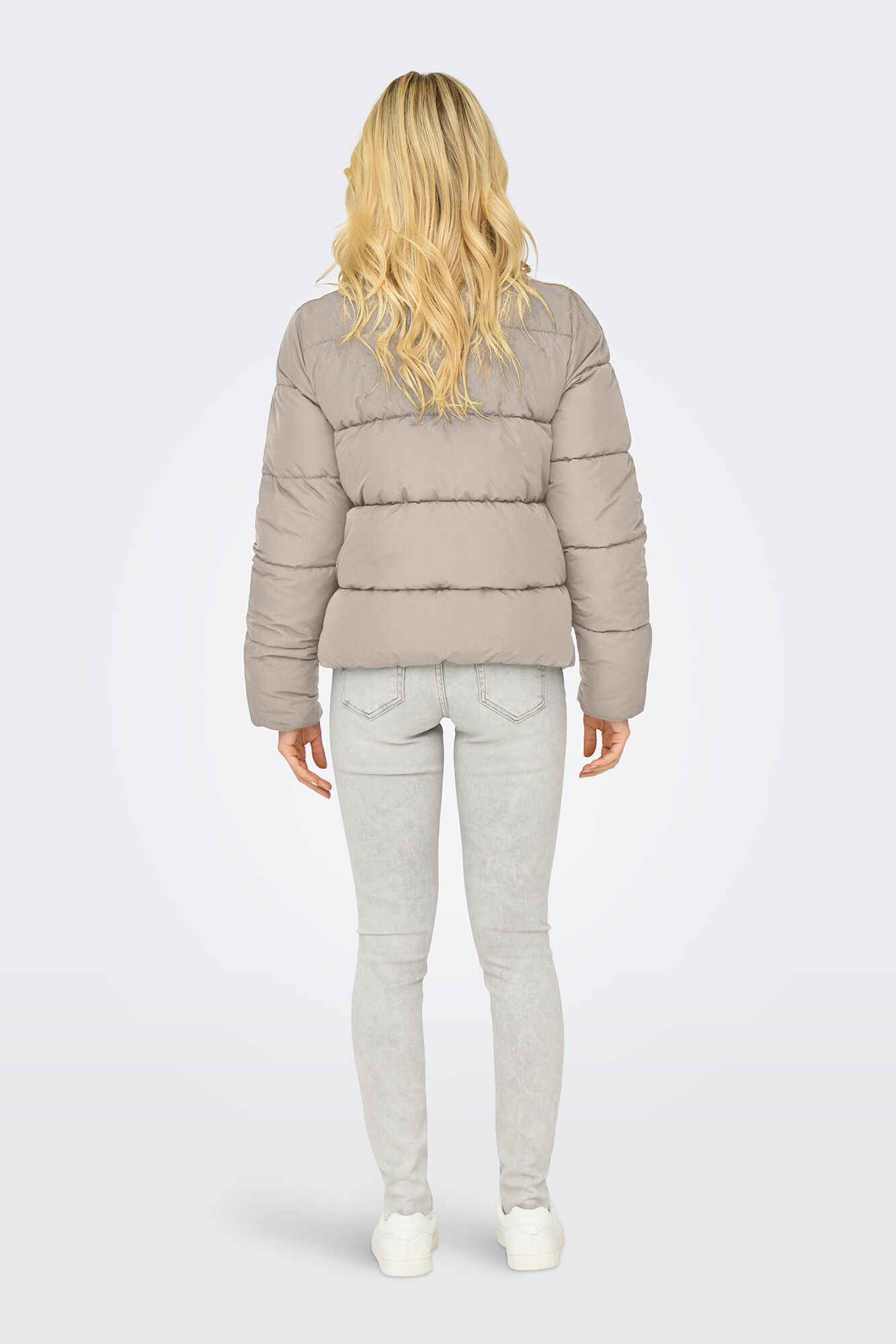 Only Jaqueta acolchoada com gola alta