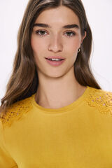 Springfield Camiseta crochet hombros amarillo