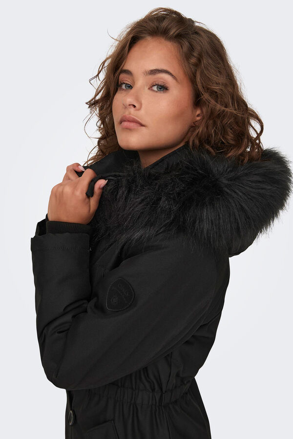 Only Parka con capucha con pelo negro