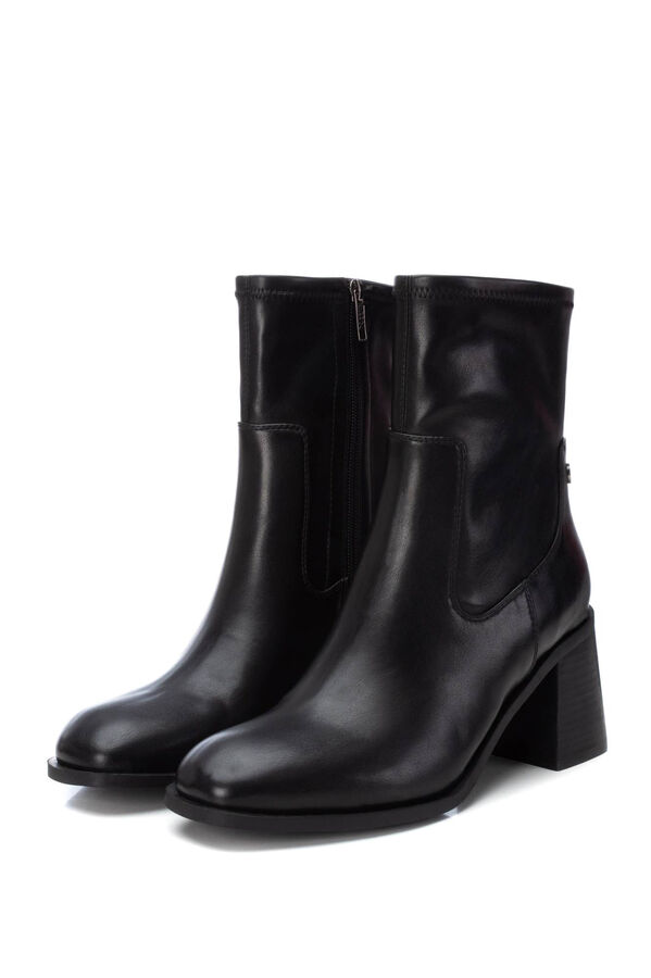 XTI Botin elastica con tac&oacute;n negro