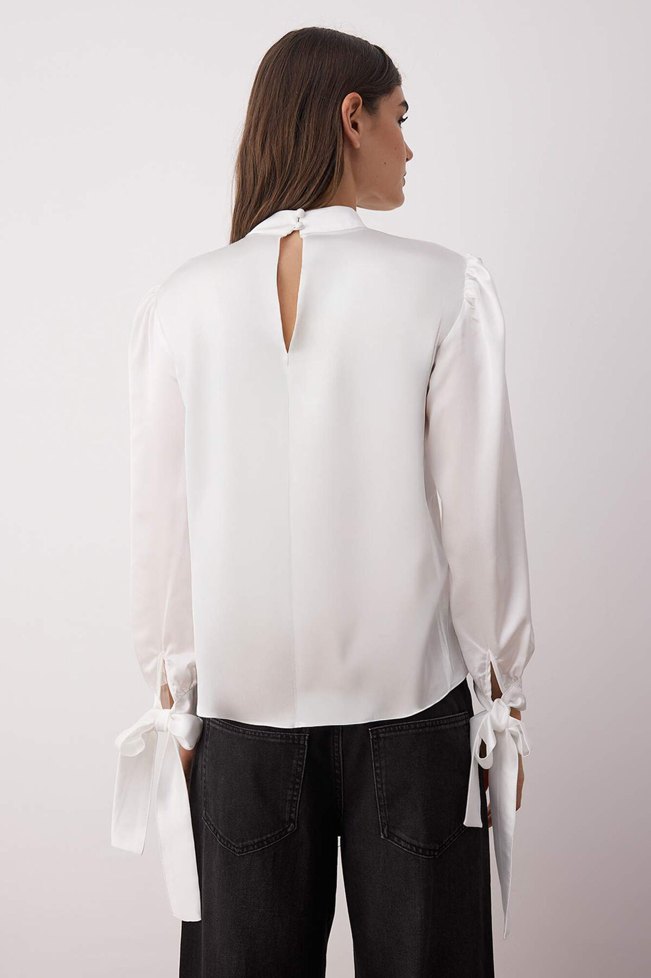 Trendyol Blusa sat&eacute;n con lazo