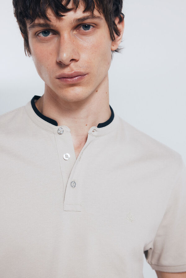 Springfield Polo piqu&eacute; cuello mao slim fit nude