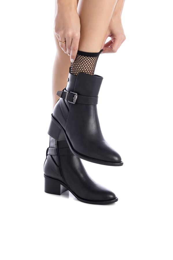 XTI Botin con tacon bajo y hebilla negro