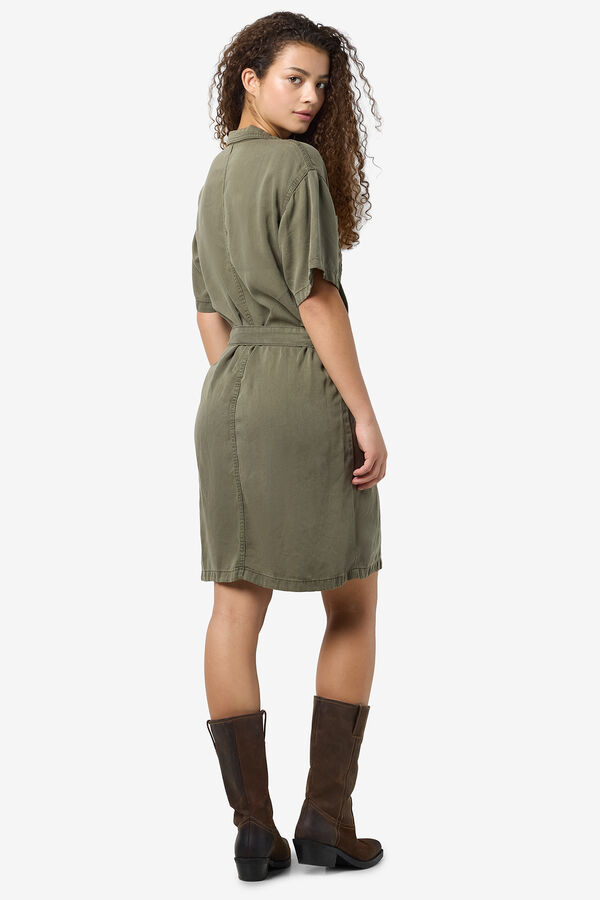 Noisy May Vestido com decote em bico e abotoamento frontal, com la&ccedil;ada na cintura. Textura leve. verde