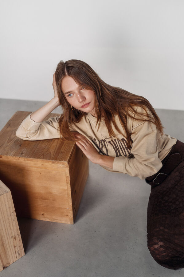 High Spirits Sudadera Cropy nude