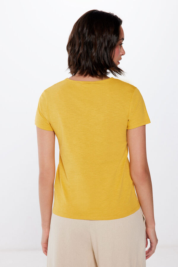 Springfield Camiseta Escote Pico Crochet amarillo