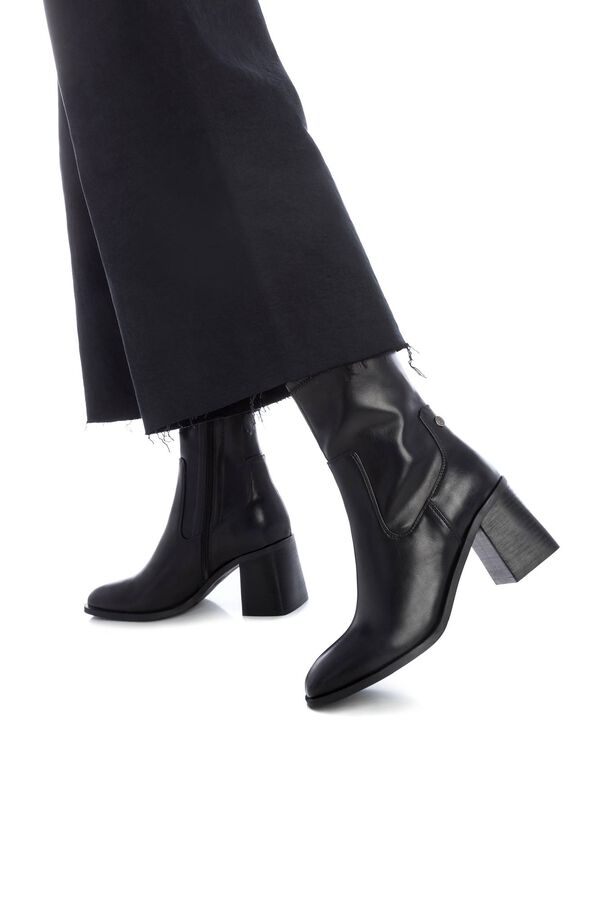 XTI Botin elastica con tac&oacute;n negro