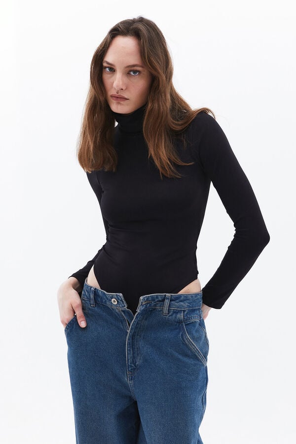 Oxxo Body de cuello alto negro