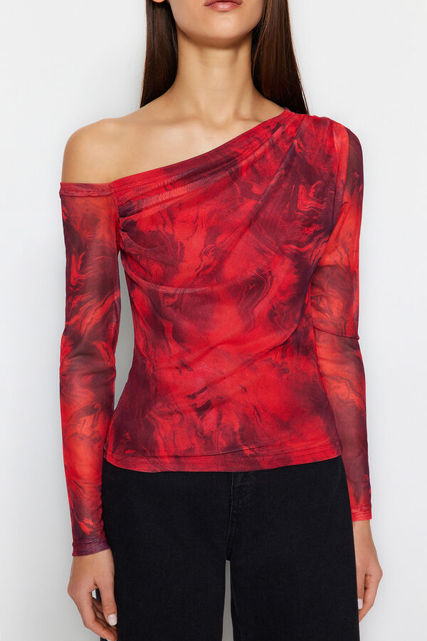 Trendyol Blusa escote asim&eacute;trico entallada rojo