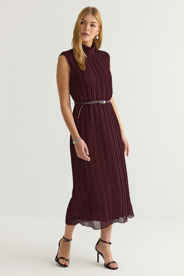 Trendyol Vestido midi plisado burdeos