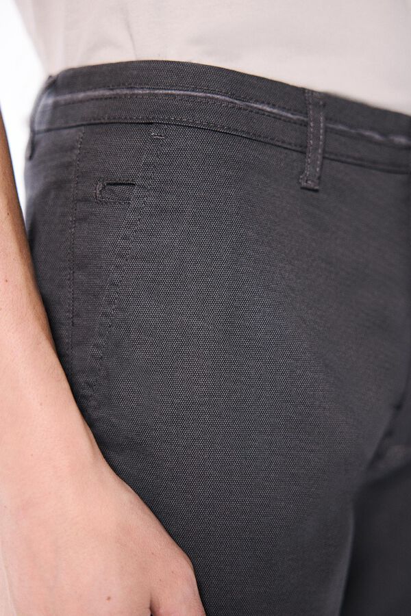 Springfield cal&ccedil;as chino slim fit com micro estampado cinzento