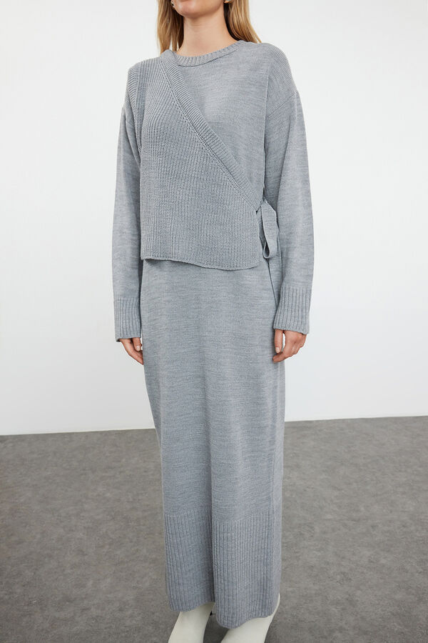Trendyol Conjunto de vestido y c&aacute;rdigan gris
