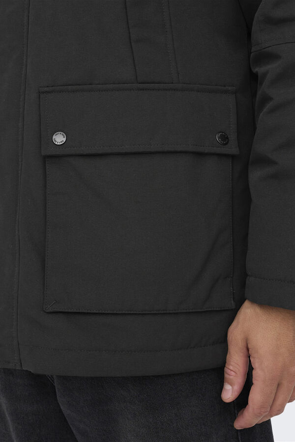 Only & Sons Parka de hombre con capucha ajustable con cord&oacute;n y bolsillos frontales. negro