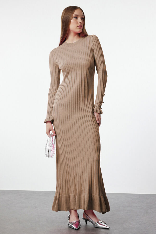 Trendyol Vestido volantes beige