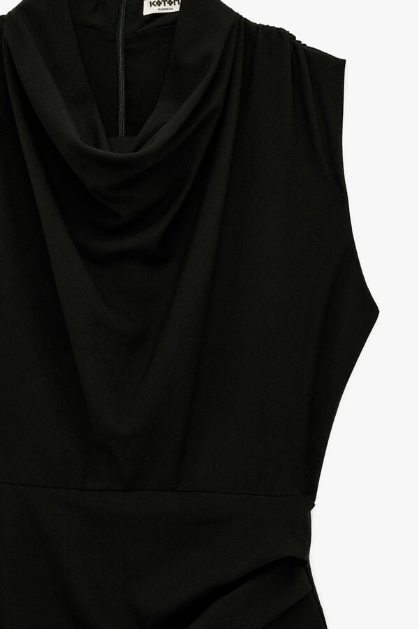 Koton Vestido mini assim&eacute;trico preto