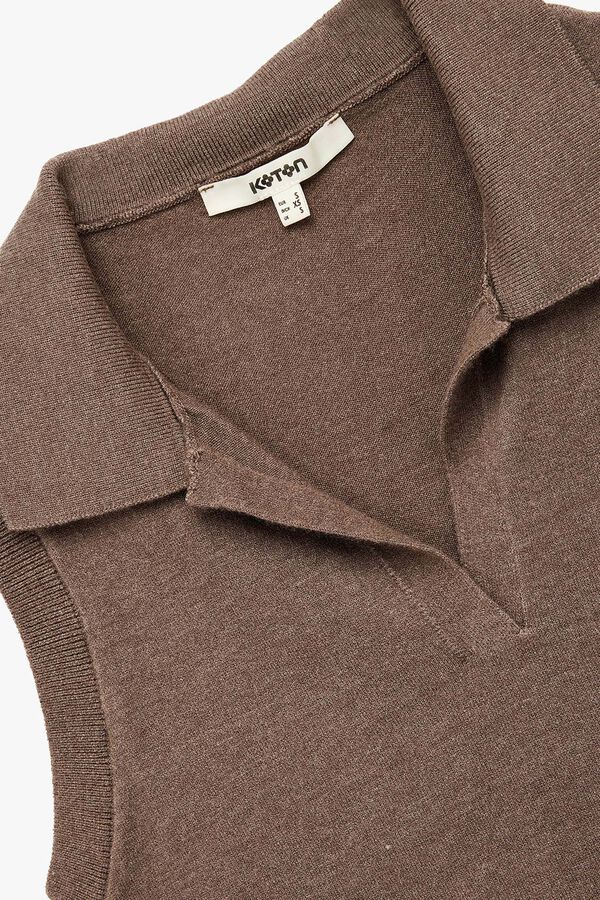 Koton Chaleco de corte est&aacute;ndar con cuello polo marr&oacute;n
