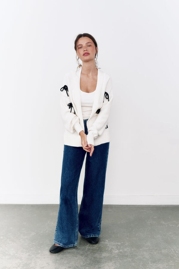 High Spirits Cardigan "Pétalas geladas"  bege