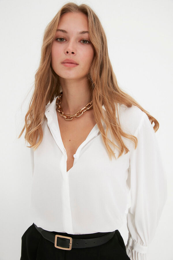Trendyol Blusa fluida marfil