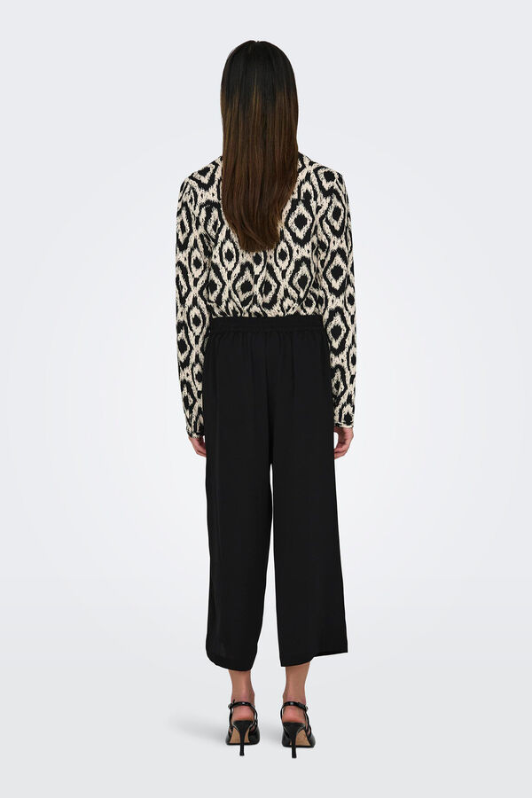 Only Pantal&oacute;n tobillero ancho tiro alto negro