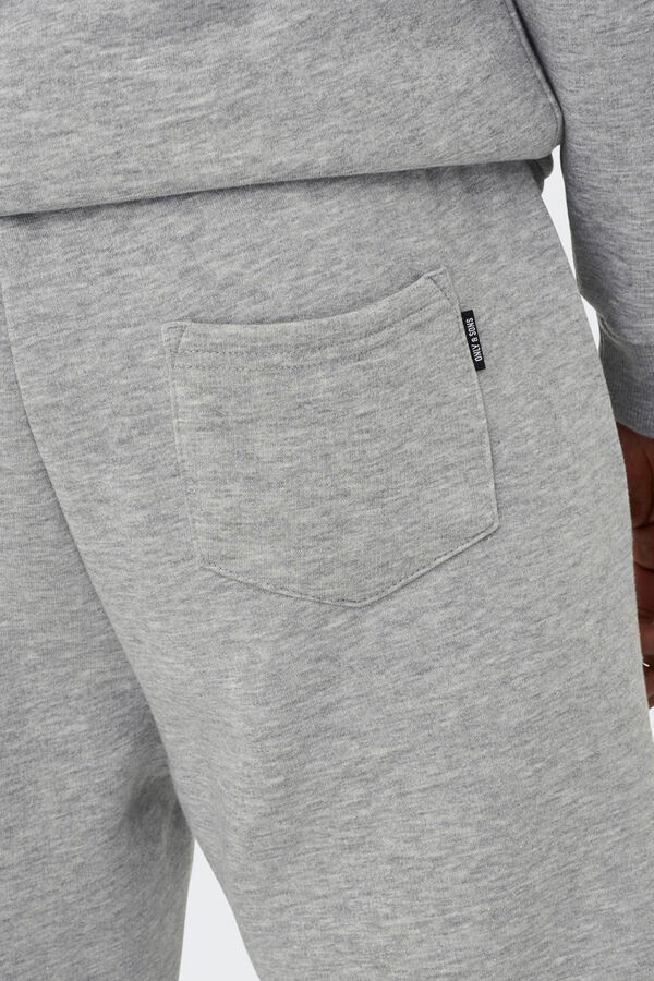 Only & Sons Pantal&oacute;n estilo ch&aacute;ndal de hombre regular fit. gris