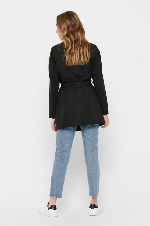 Only Gabardina midi con cintur&oacute;n negro