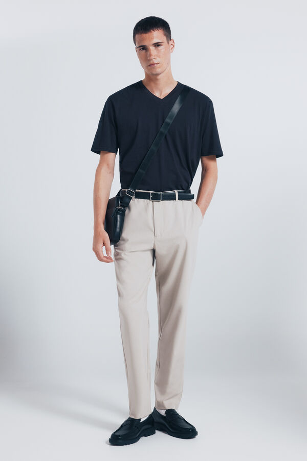 Springfield Camiseta b&aacute;sica cuello pico negro