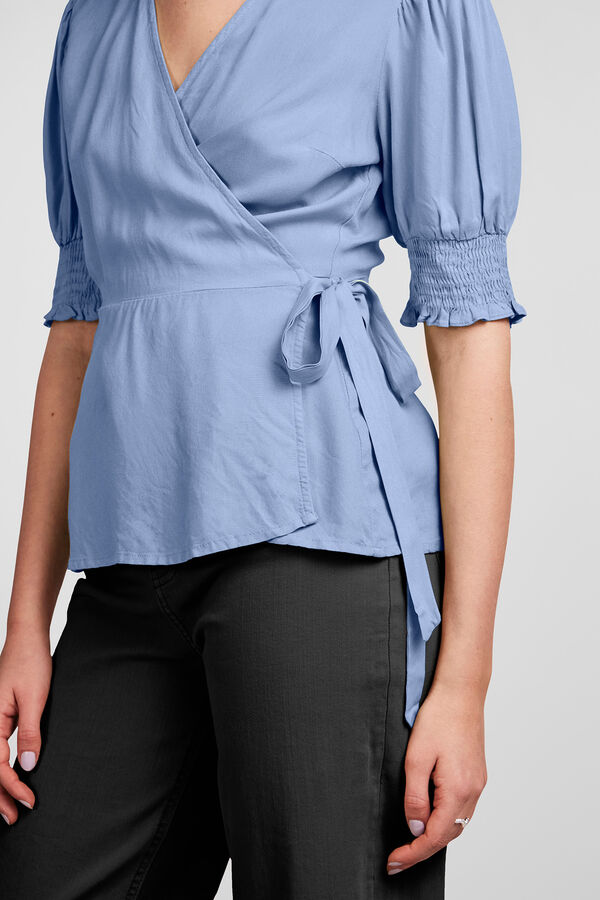 Pieces T-shirt com decote cruzado. azul