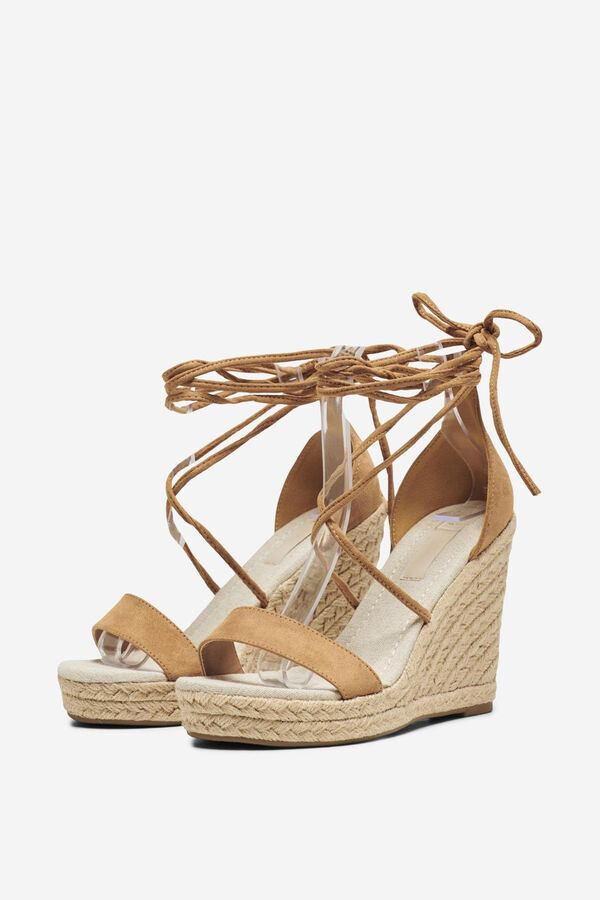 Only Sand&aacute;lia tac&atilde;o cunha alpercata cru