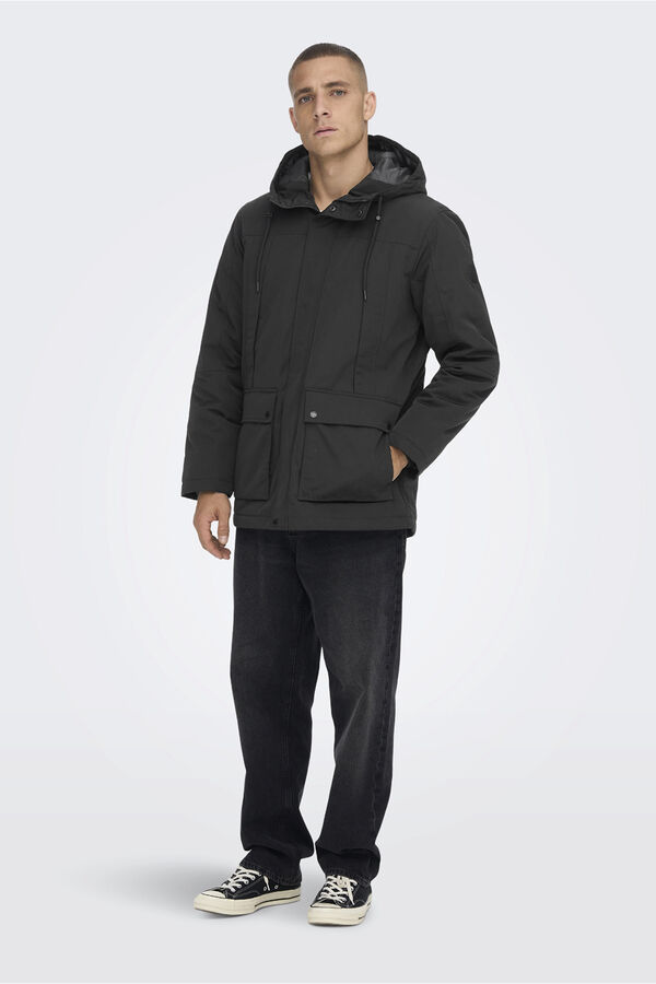Only & Sons Parka de hombre con capucha ajustable con cord&oacute;n y bolsillos frontales. negro