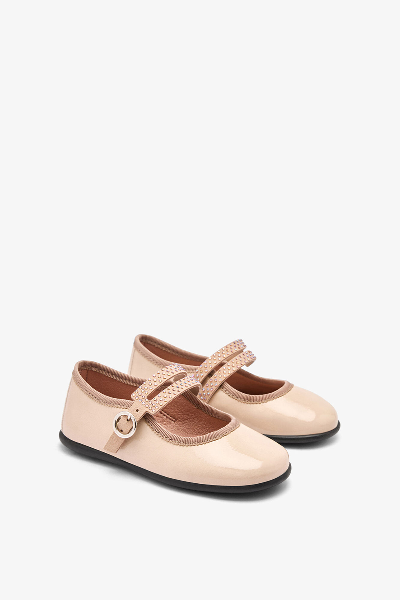 Conguitos Estas Mary Janes de couro envernizado na cor areia com tiras s&atilde;o perfeitas para meninas que buscam cal&ccedil;ado confort&aacute;veis, elegantes e vers&aacute;teis. Seu design cl&aacute;ssico em couro envernizado brilhante apresenta fecho de fivela para um toque moderno e um aju