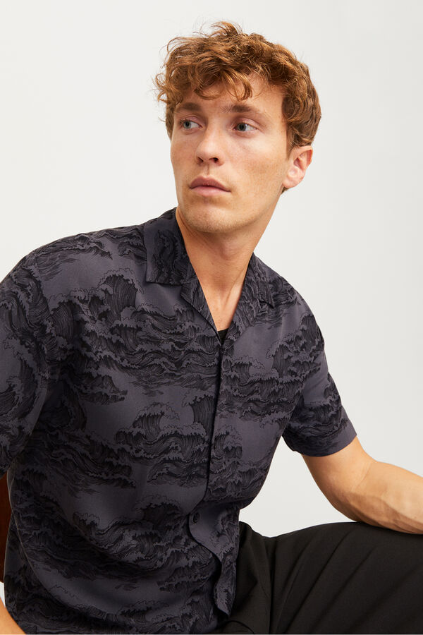 Jack & Jones Camisa estampada com corte descontra&iacute;do cinzento