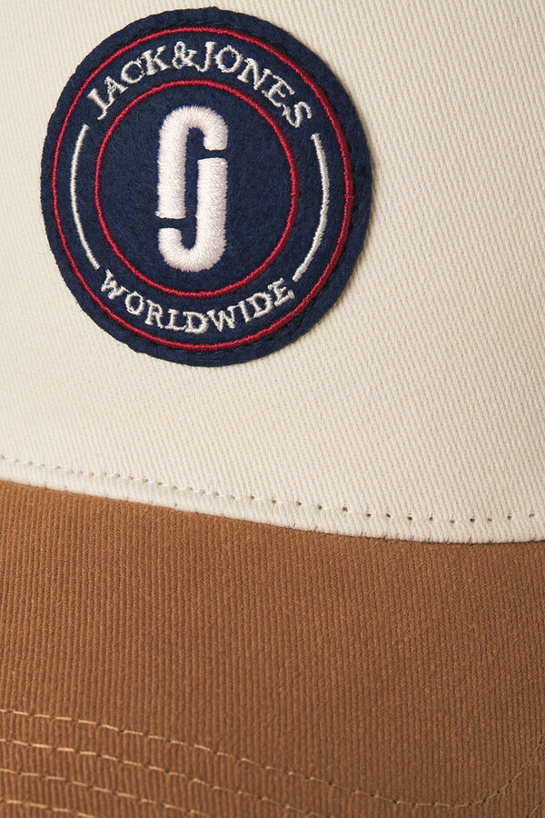 Jack & Jones Bon&eacute; b&aacute;sico com distintivo cru