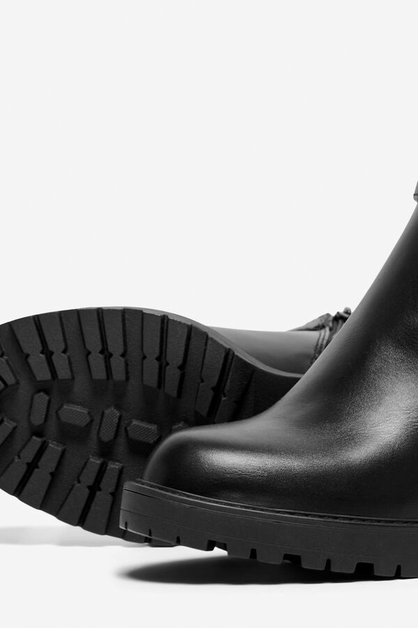 Only Botins de salto alto com fivelas preto