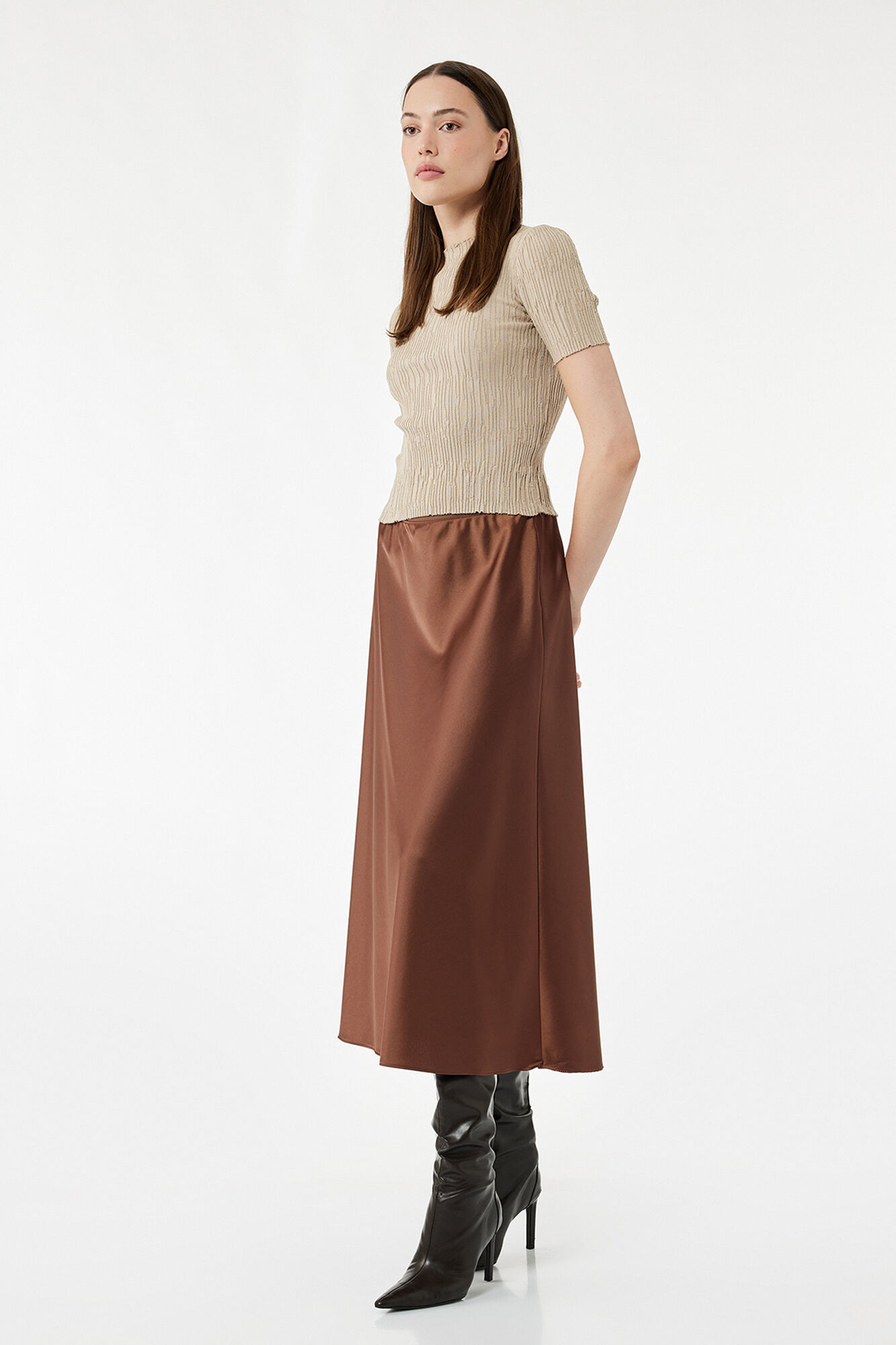 Koton Falda midi de corte regular con cintura est&aacute;ndar