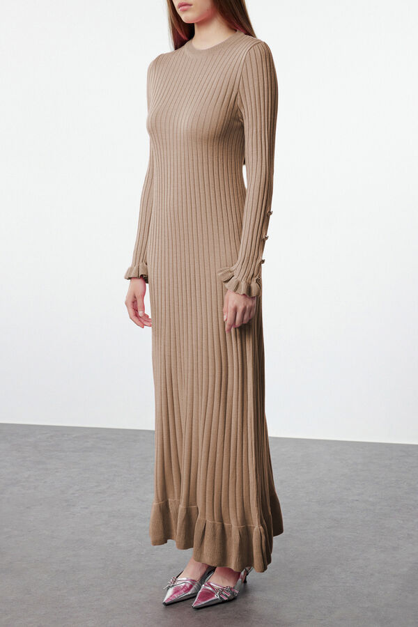 Trendyol Vestido volantes beige