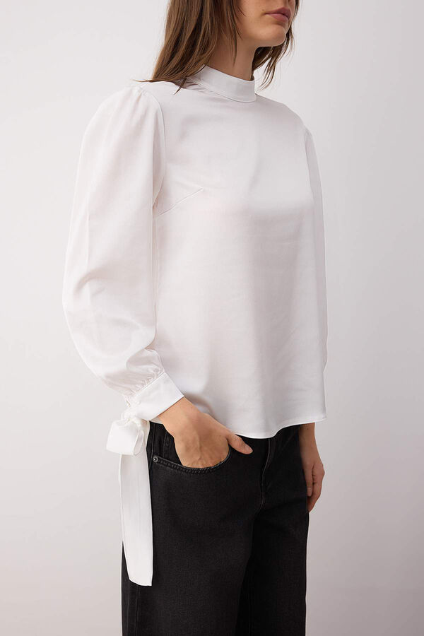 Trendyol Blusa sat&eacute;n con lazo blanco