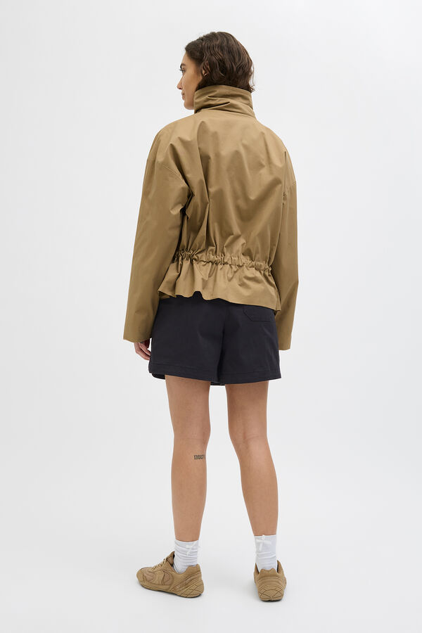 Jack & Jones Camiseta justa curta preto