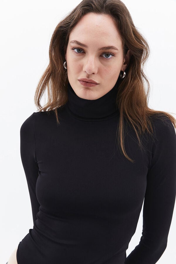 Oxxo Body de cuello alto negro