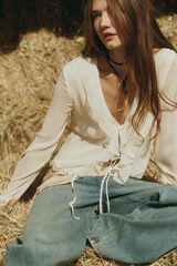 High Spirits Blusa Twisty bege