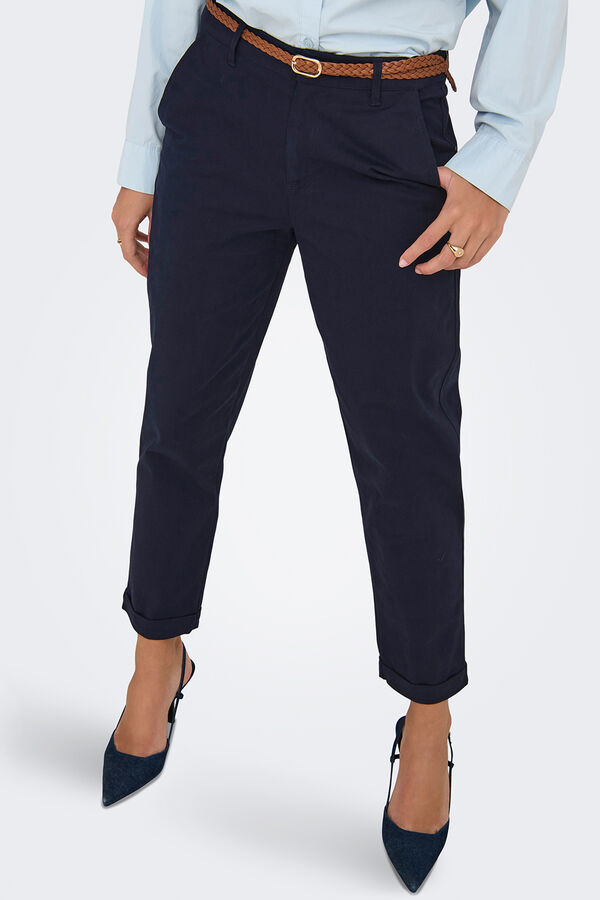 Only Pantal&oacute;n tipo chino con cintur&oacute;n azul