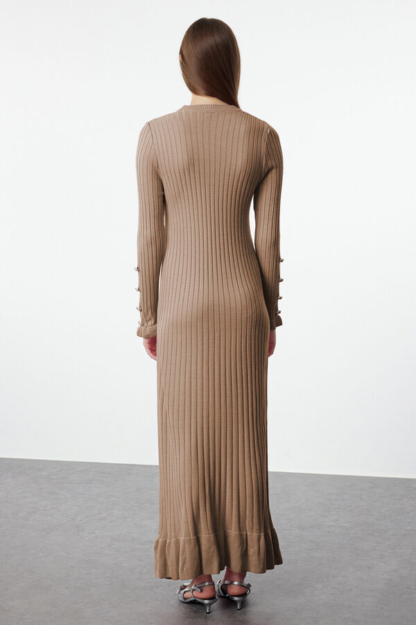 Trendyol Vestido volantes beige