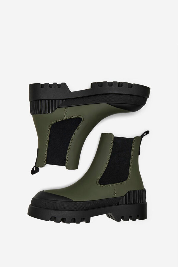 Only Botines chelsea de polipiel con suela track verde