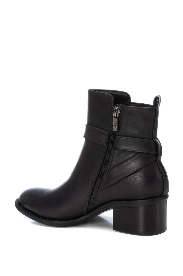 XTI Botin con tacon bajo y hebilla negro
