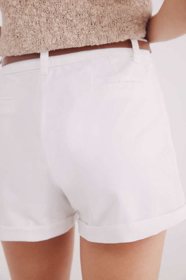 Springfield Shorts cal&ccedil;as chino com cinto branco