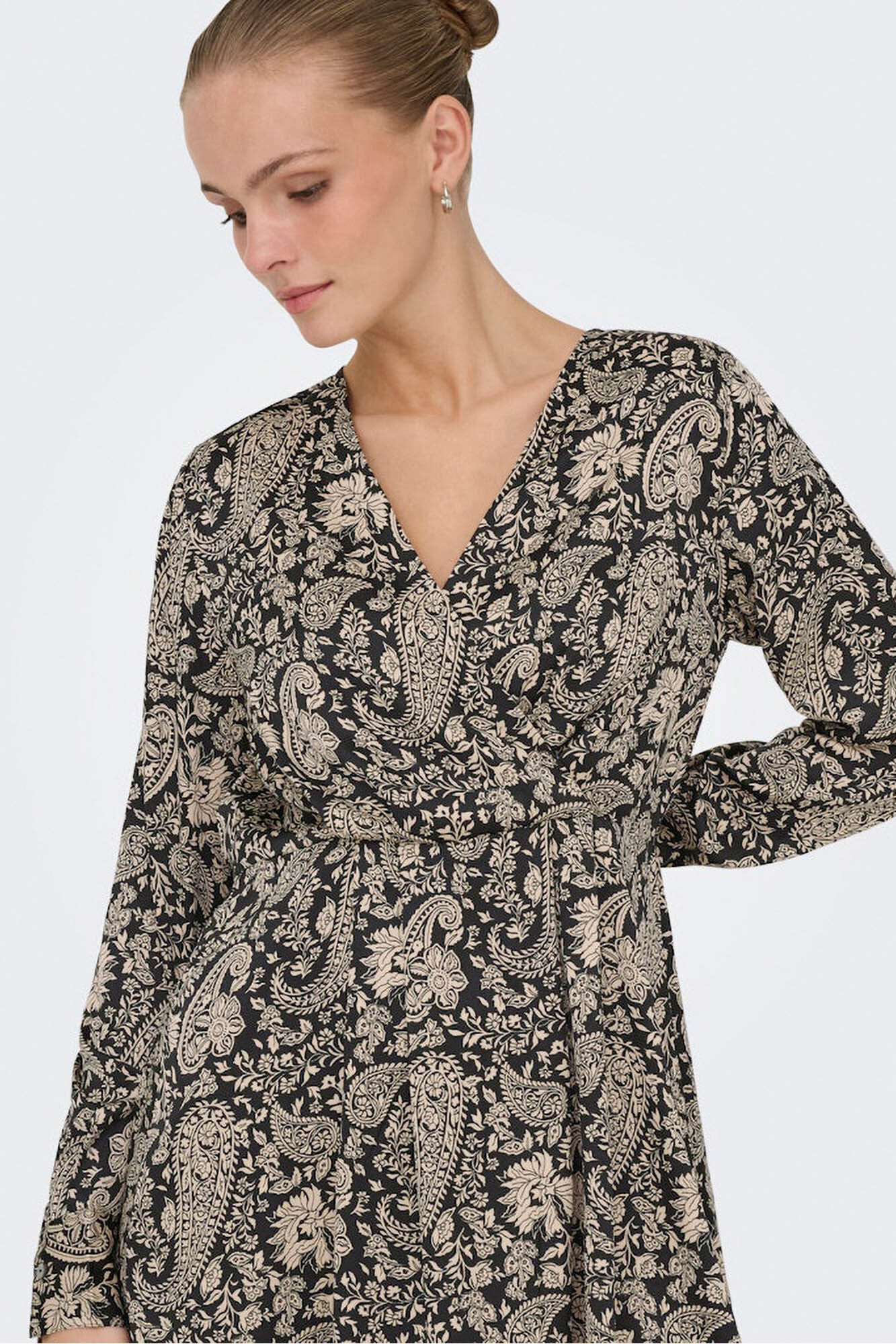 Only Vestido corto satinado