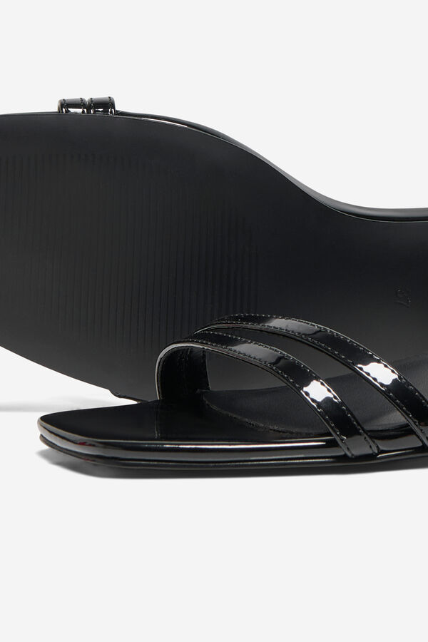 Only Shoes Sand&aacute;lia de tiras baixa preto